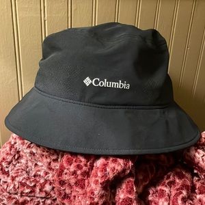 Columbia unisex bucket hat.  Size L/XL. Color: black.